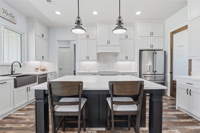 1100 Maverick Court, Rio Vista, TX 76093