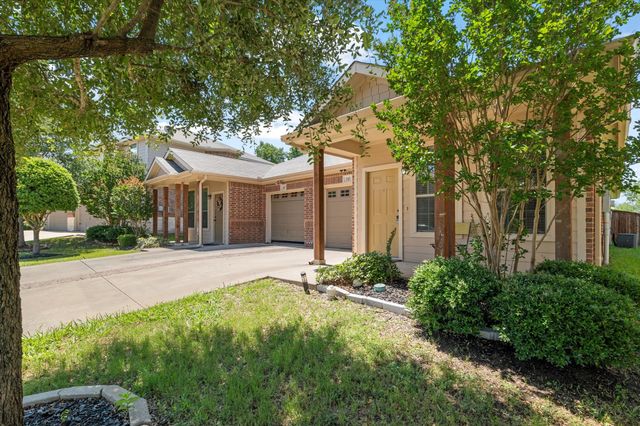 345 Orbit Drive, Lavon, TX 75166