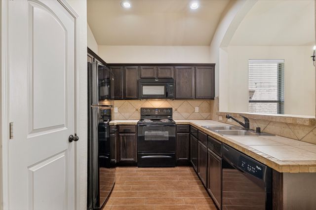 345 Orbit Drive, Lavon, TX 75166