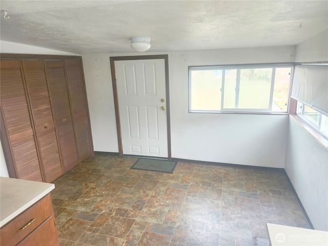 7552 E F Street, Tacoma, WA 98404