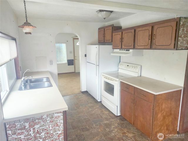 7552 E F Street, Tacoma, WA 98404