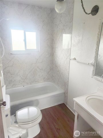 7552 E F Street, Tacoma, WA 98404