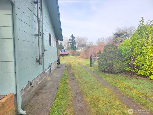 7552 E F Street, Tacoma, WA 98404