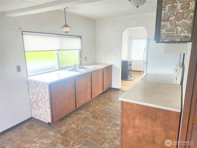 7552 E F Street, Tacoma, WA 98404