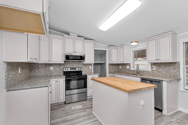 4621 Price Road, Montgomery, TX 77316