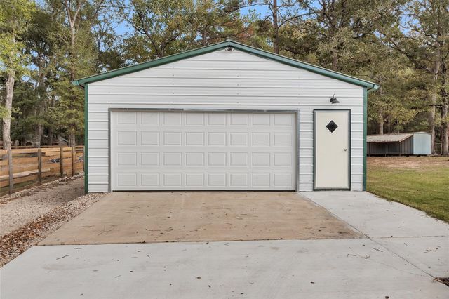 4621 Price Road, Montgomery, TX 77316