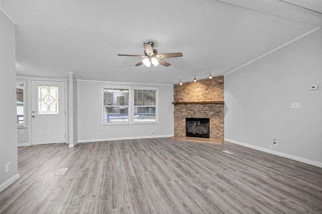 4621 Price Road, Montgomery, TX 77316