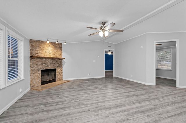 4621 Price Road, Montgomery, TX 77316