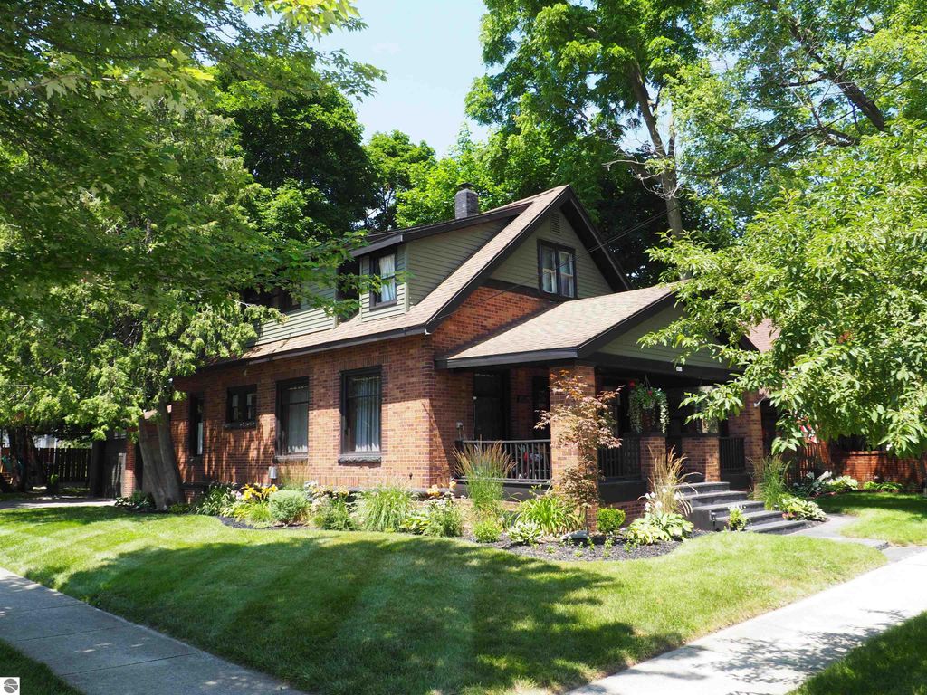 Image 1 of property listing at 401 N University Street, Mt Pleasant, MI 48858