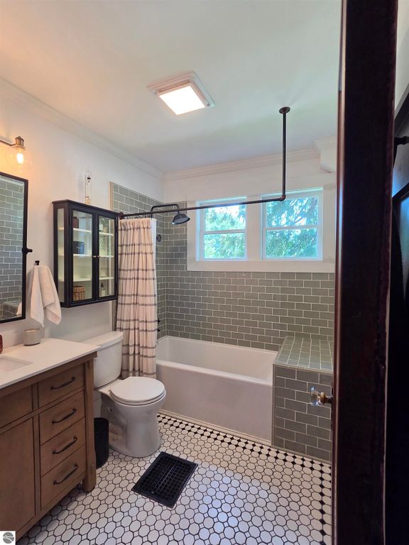 Image 11 of property listing at 401 N University Street, Mt Pleasant, MI 48858