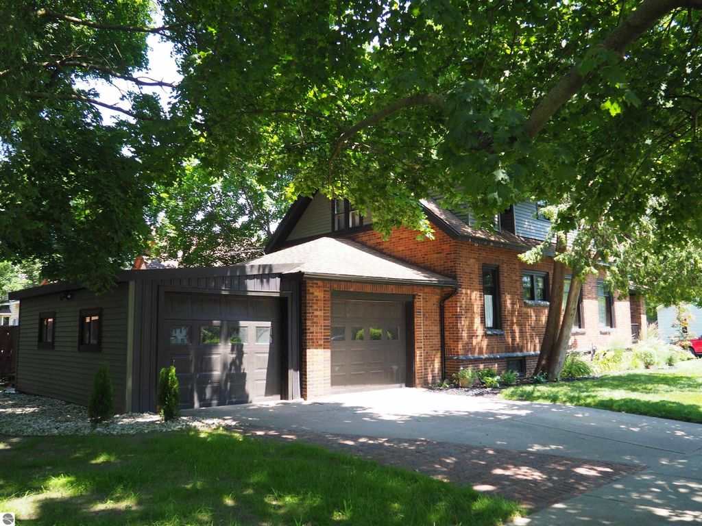 Image 13 of property listing at 401 N University Street, Mt Pleasant, MI 48858