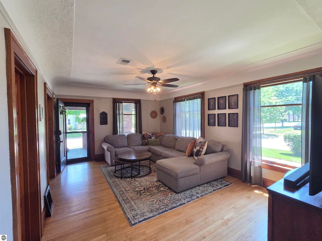 Image 2 of property listing at 401 N University Street, Mt Pleasant, MI 48858