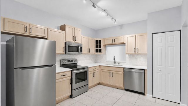 8297 Via Leonessa, Boca Raton, FL 33433