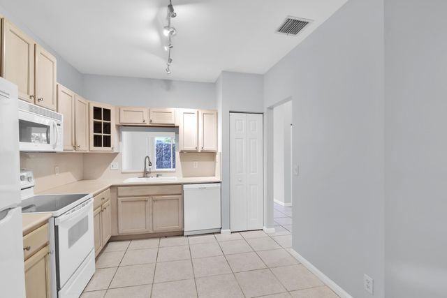 8297 Via Leonessa, Boca Raton, FL 33433