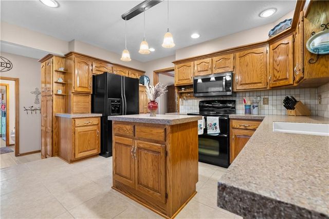 311 NE Wicklow Court, Lee's Summit, MO 64064