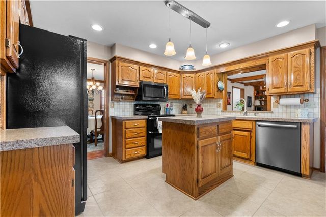 311 NE Wicklow Court, Lee's Summit, MO 64064