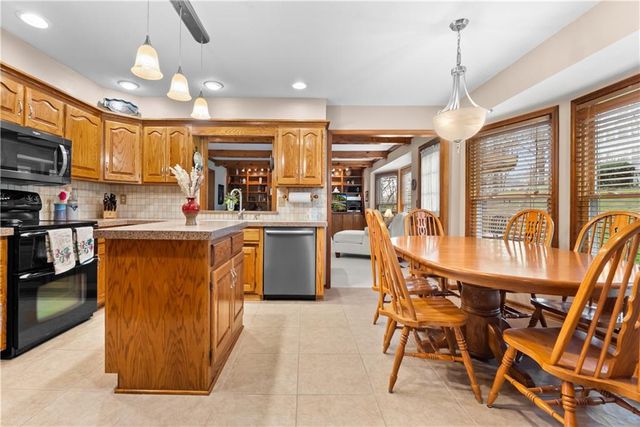 311 NE Wicklow Court, Lee's Summit, MO 64064