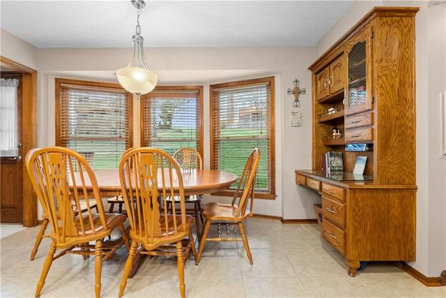 311 NE Wicklow Court, Lee's Summit, MO 64064