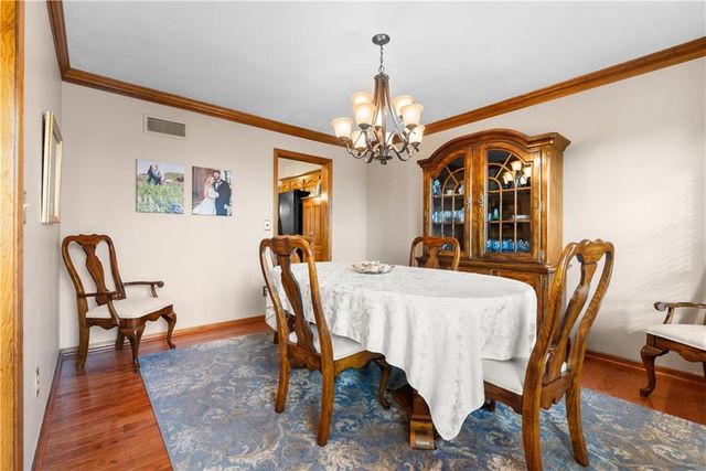 311 NE Wicklow Court, Lee's Summit, MO 64064