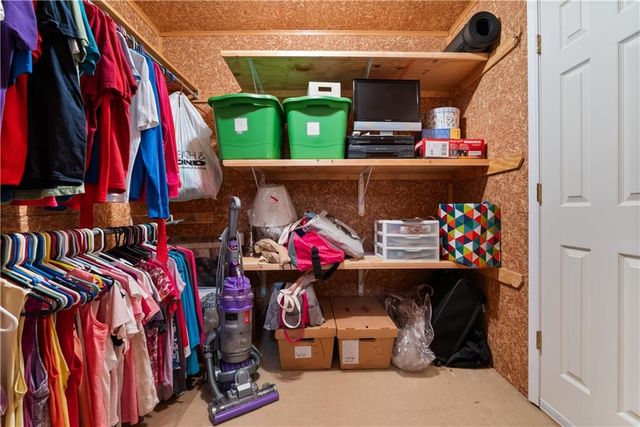 311 NE Wicklow Court, Lee's Summit, MO 64064