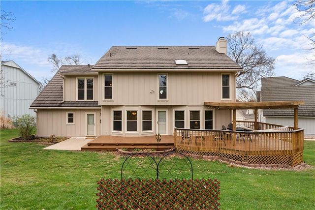 311 NE Wicklow Court, Lee's Summit, MO 64064