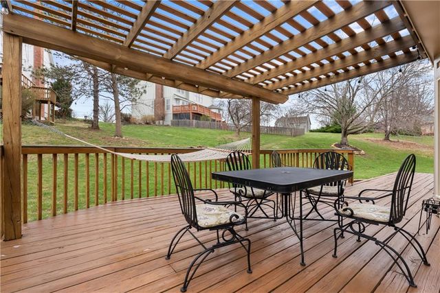 311 NE Wicklow Court, Lee's Summit, MO 64064