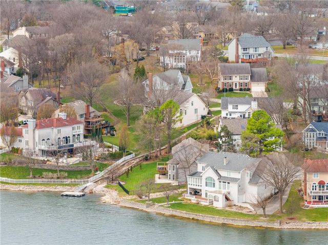 311 NE Wicklow Court, Lee's Summit, MO 64064