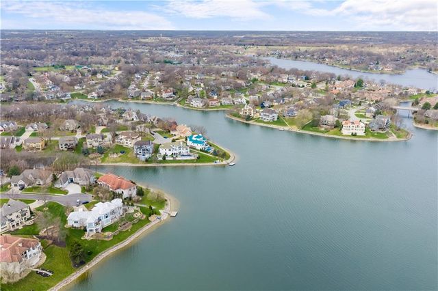 311 NE Wicklow Court, Lee's Summit, MO 64064