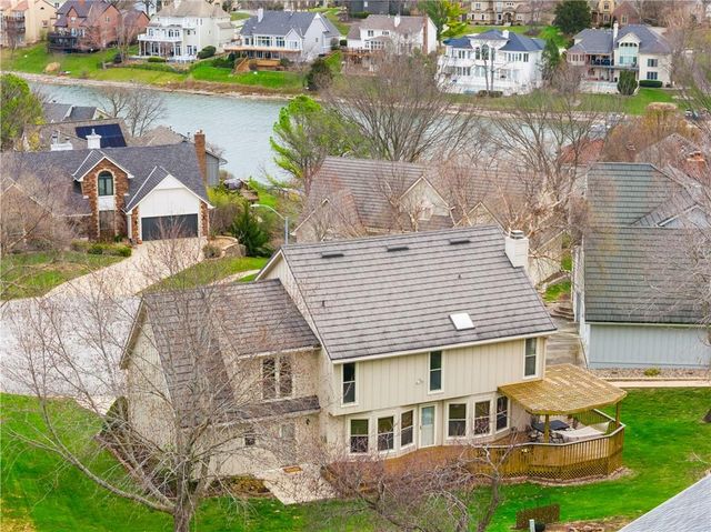 311 NE Wicklow Court, Lee's Summit, MO 64064