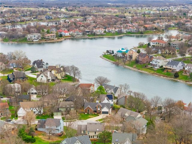 311 NE Wicklow Court, Lee's Summit, MO 64064