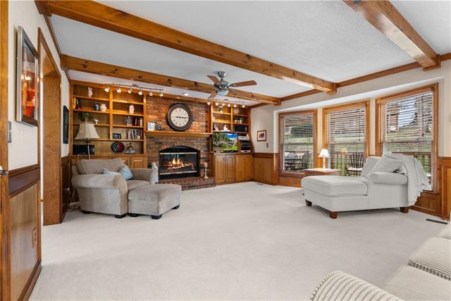 311 NE Wicklow Court, Lee's Summit, MO 64064