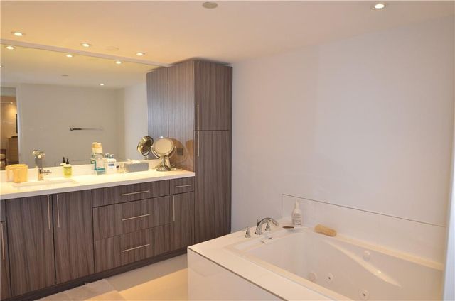 19355 Turnberry Way 7-L, Aventura, FL 33180