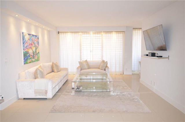 19355 Turnberry Way 7-L, Aventura, FL 33180