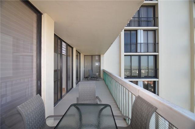 19355 Turnberry Way 7-L, Aventura, FL 33180