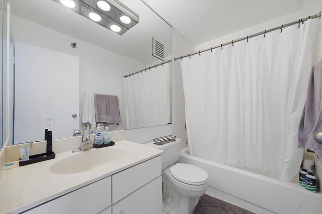 1212 N Lasalle Drive 701, Chicago, IL 60610