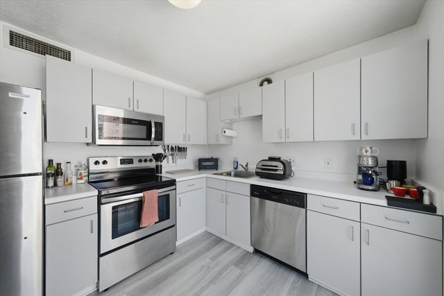 1212 N Lasalle Drive 701, Chicago, IL 60610