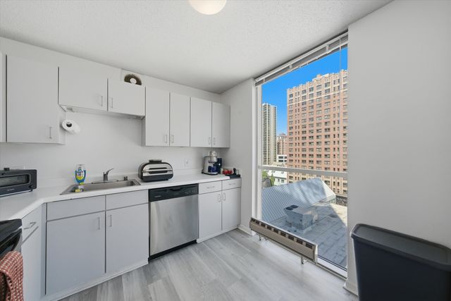 1212 N Lasalle Drive 701, Chicago, IL 60610