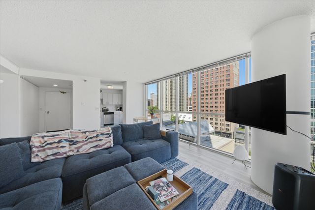 1212 N Lasalle Drive 701, Chicago, IL 60610