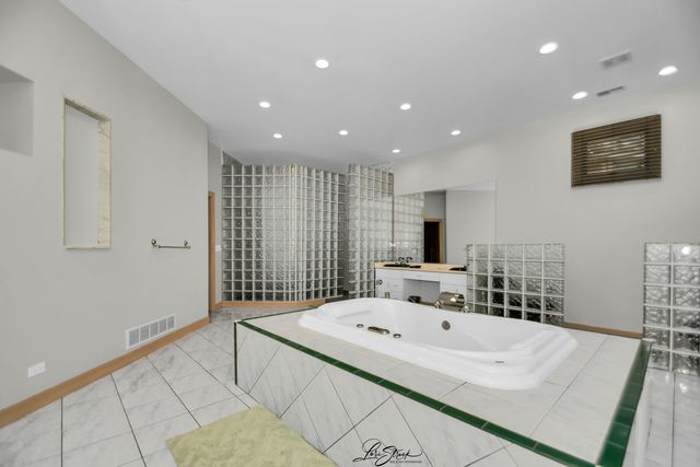 20602 Abbey Drive, Frankfort, IL 60423