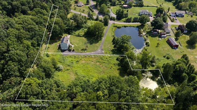 19 Spruce Lane, Highland, NY 12528