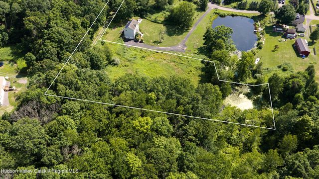 19 Spruce Lane, Highland, NY 12528