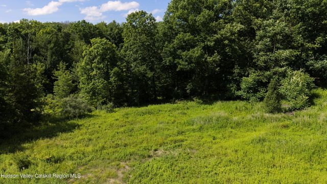 19 Spruce Lane, Highland, NY 12528