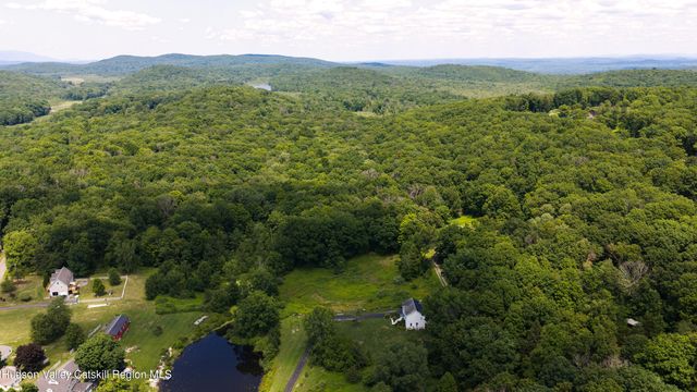 19 Spruce Lane, Highland, NY 12528