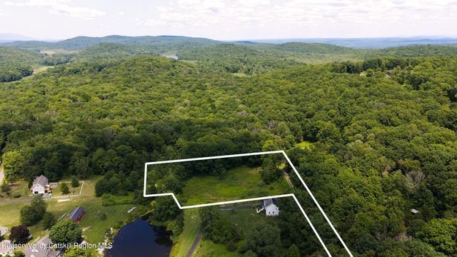 19 Spruce Lane, Highland, NY 12528