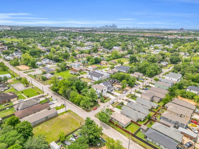 8136 Chateau Street, Houston, TX 77028