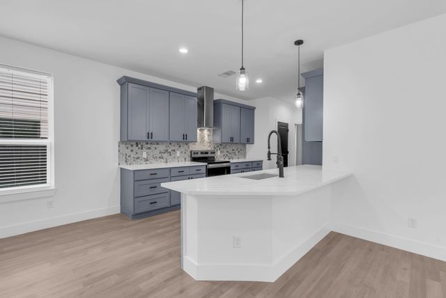 8136 Chateau Street, Houston, TX 77028
