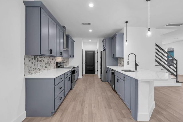 8136 Chateau Street, Houston, TX 77028