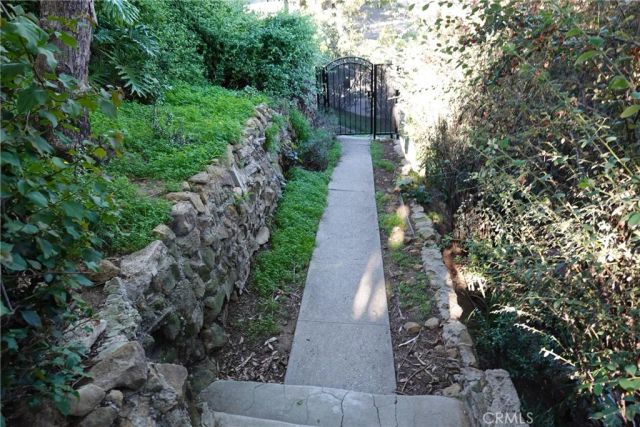 6845 Alta Loma Terrace, Los Angeles, CA 90068