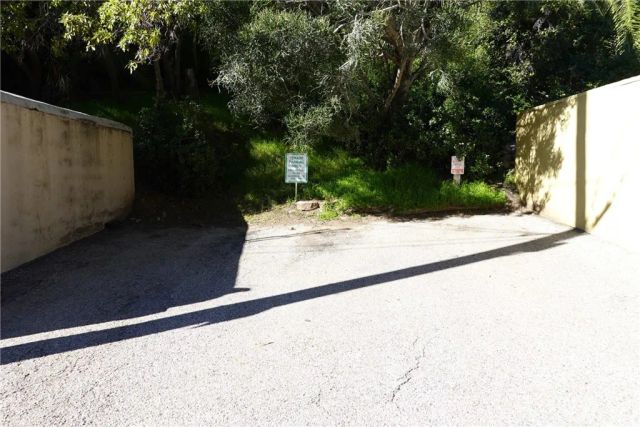 6845 Alta Loma Terrace, Los Angeles, CA 90068