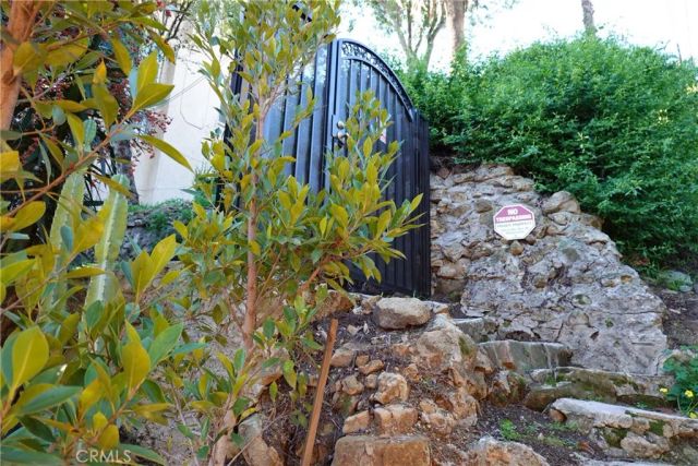 6845 Alta Loma Terrace, Los Angeles, CA 90068